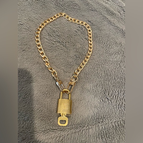 #313 Louis Vuitton Lock & Key #313 with unbranded choker chain - Picture 2 of 10